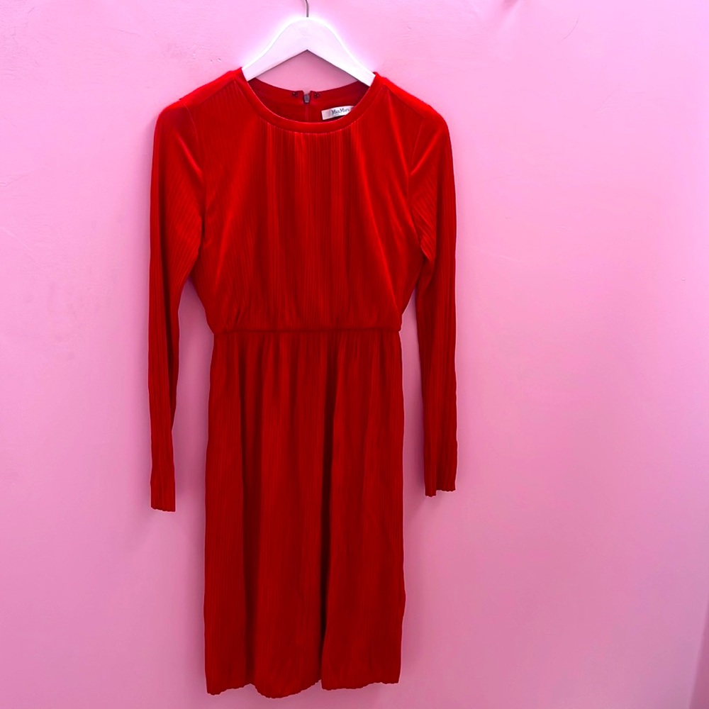 Amazing red dress from MaxMara. Wore just 2 times.